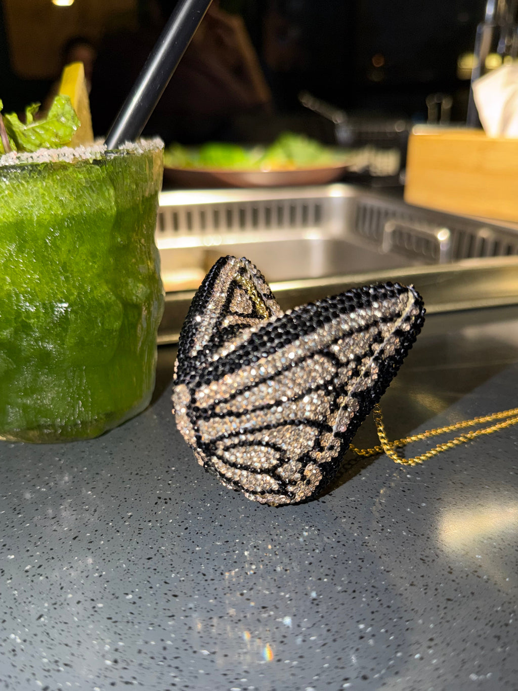 Mini butterfly clutch